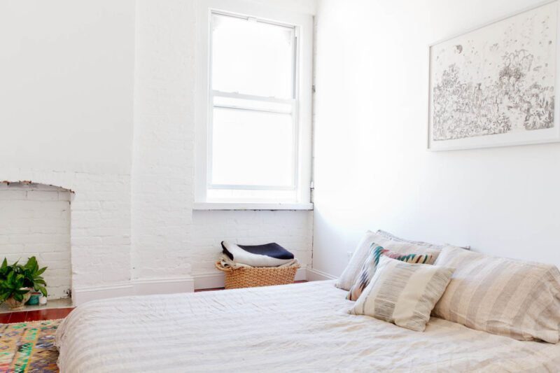 houzz tour eclectic minimalist brooklyn apartment rikki snyder imgc3e1173e0fb13e3a 9 7301 1 0a87567