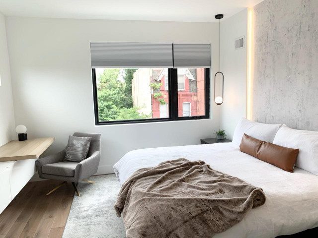 modern minimalist bedroom rooted by design img7c7119cf0f7b1e3c 4 1504 1 c195fd1